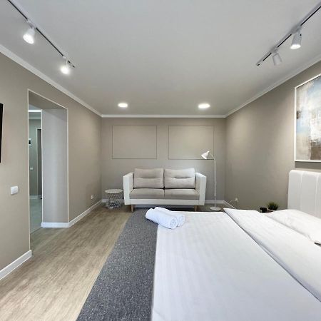 Luxury Apartments 巴甫洛达尔 外观 照片
