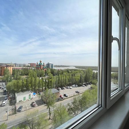Luxury Apartments 巴甫洛达尔 外观 照片
