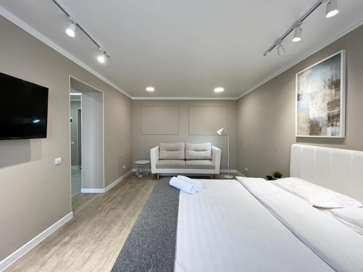 Luxury Apartments 巴甫洛达尔 外观 照片