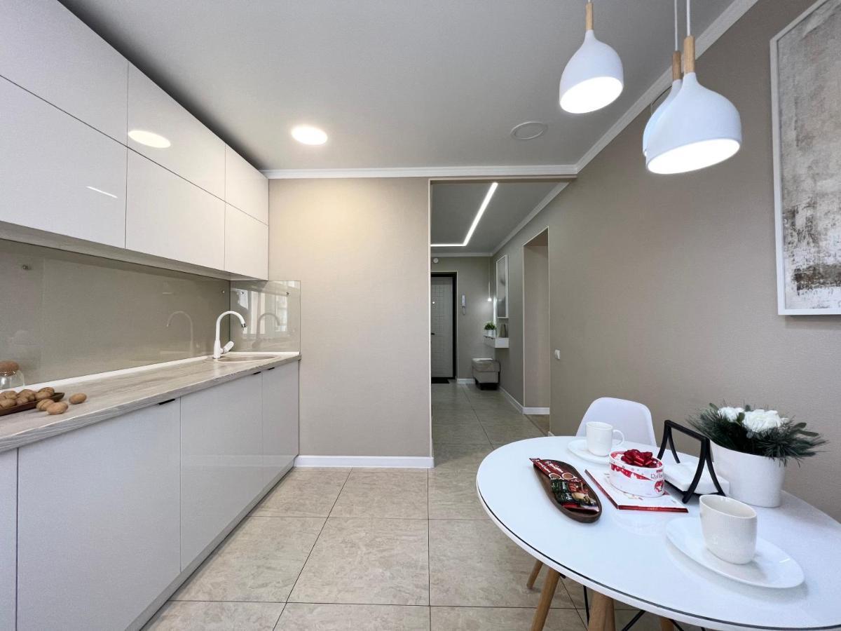Luxury Apartments 巴甫洛达尔 外观 照片