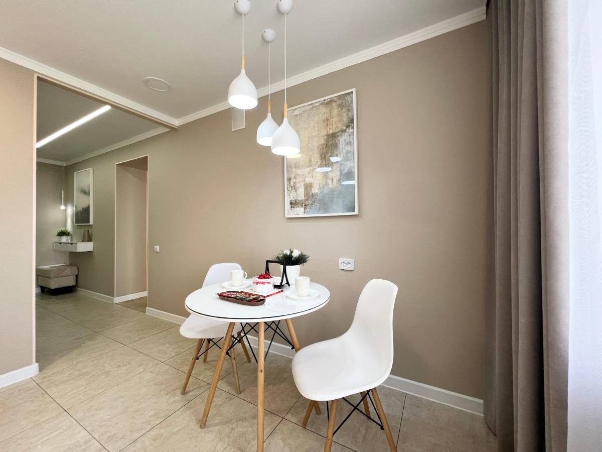 Luxury Apartments 巴甫洛达尔 外观 照片