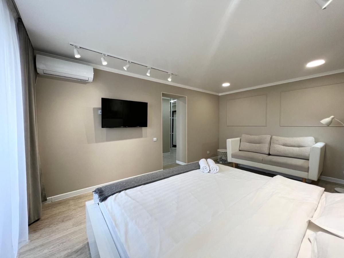 Luxury Apartments 巴甫洛达尔 外观 照片
