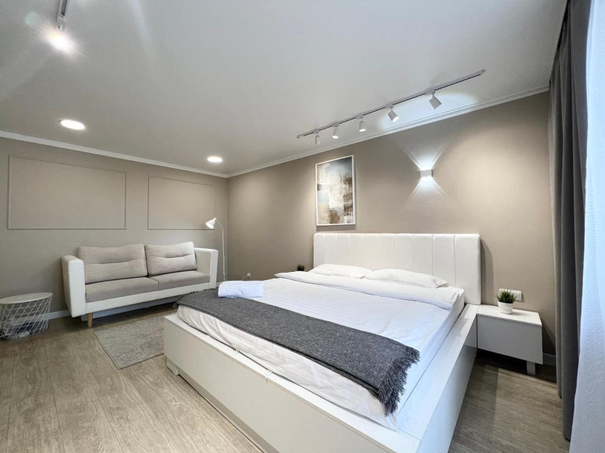 Luxury Apartments 巴甫洛达尔 外观 照片