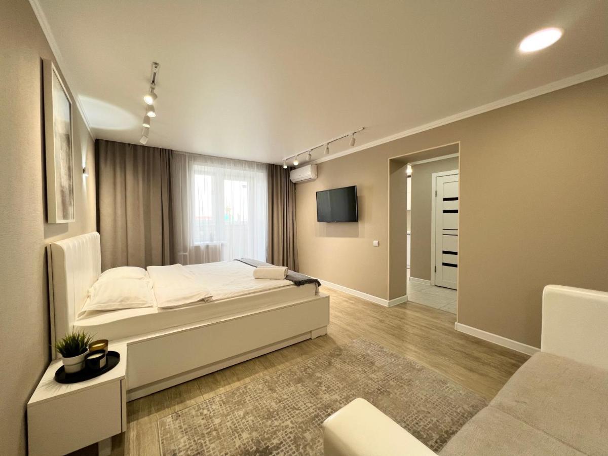 Luxury Apartments 巴甫洛达尔 外观 照片